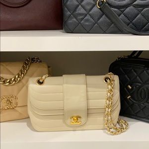 Authentic Chanel Lambskin Chain Beige Nude Bag